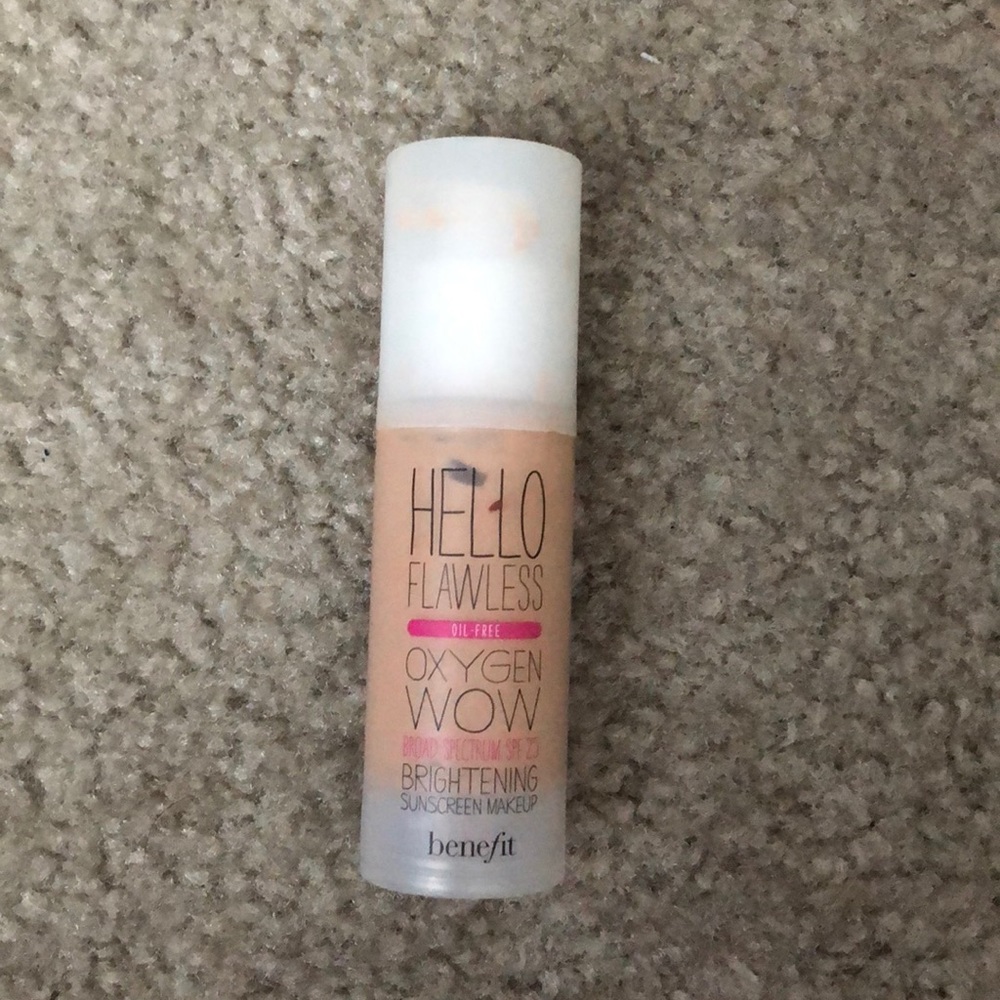 Benefit Hello Flawless foundation